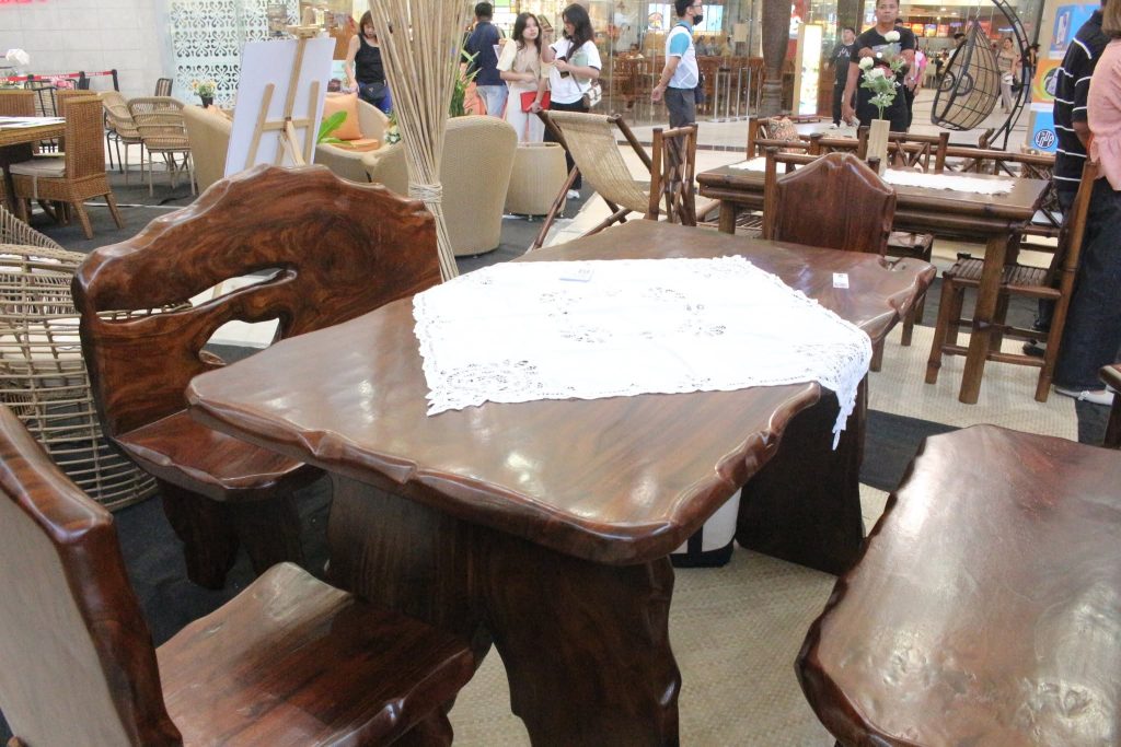 Exhibitor's piece