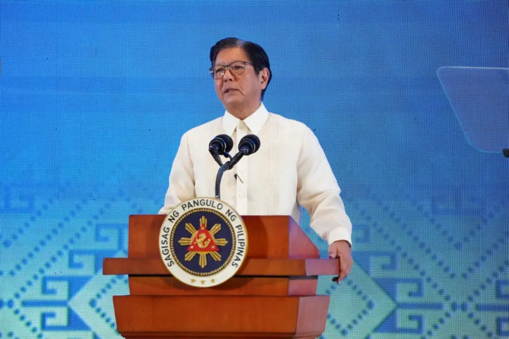 President Ferdinand Marcos der Philippinen – am Rednerpult stehend
