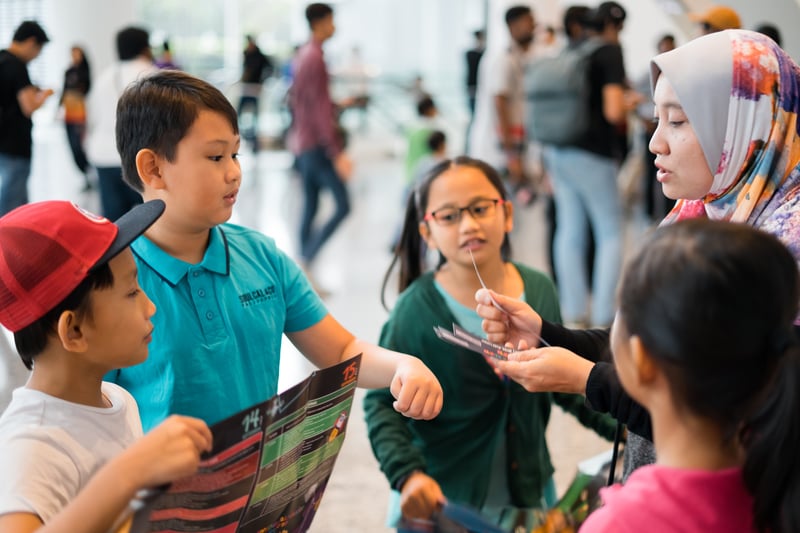 Children and Adult Read Information Indoors Togetherellinnur