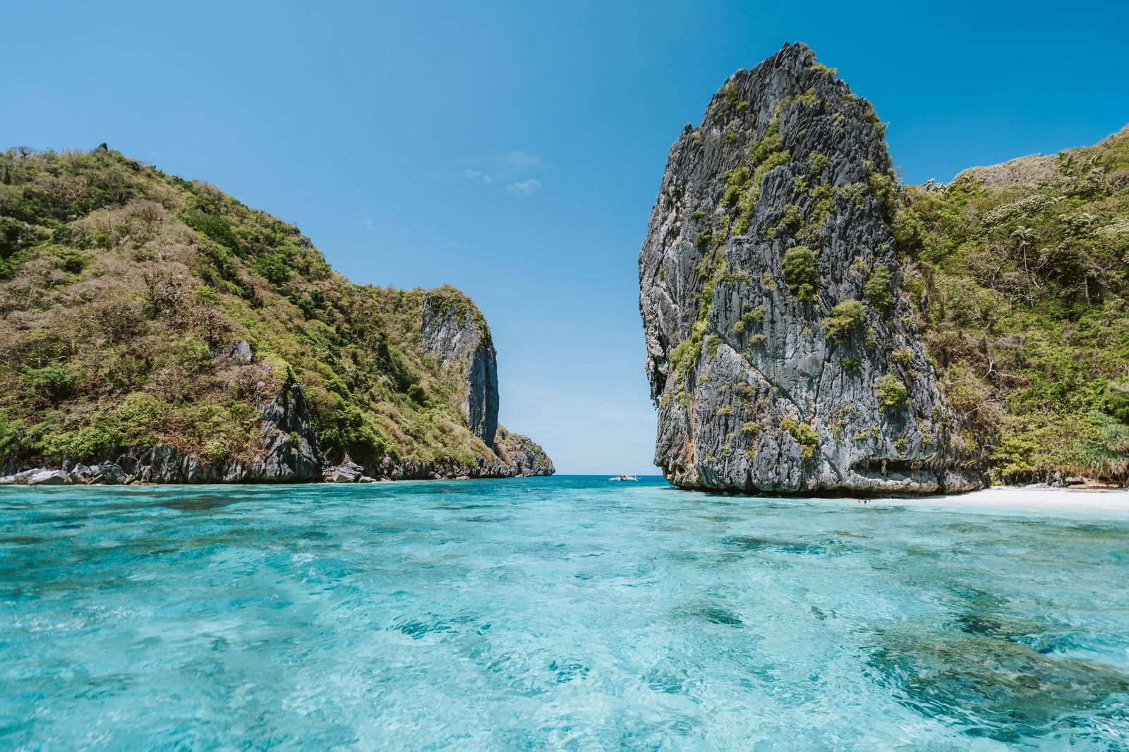 Shimizu Island with turquoise blue lagoon, Bacuit Archipelago, El Nido, Palawan, Philippines, Asia