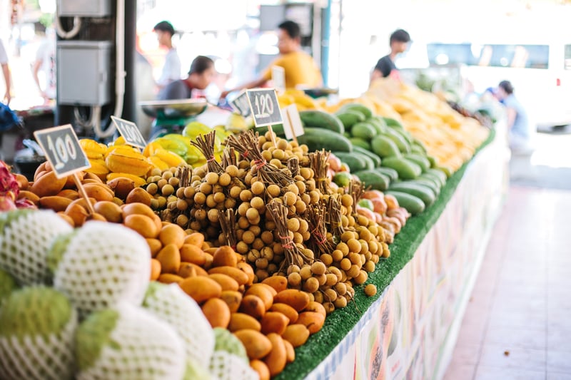 Fruit markets in Thailandsun_mio