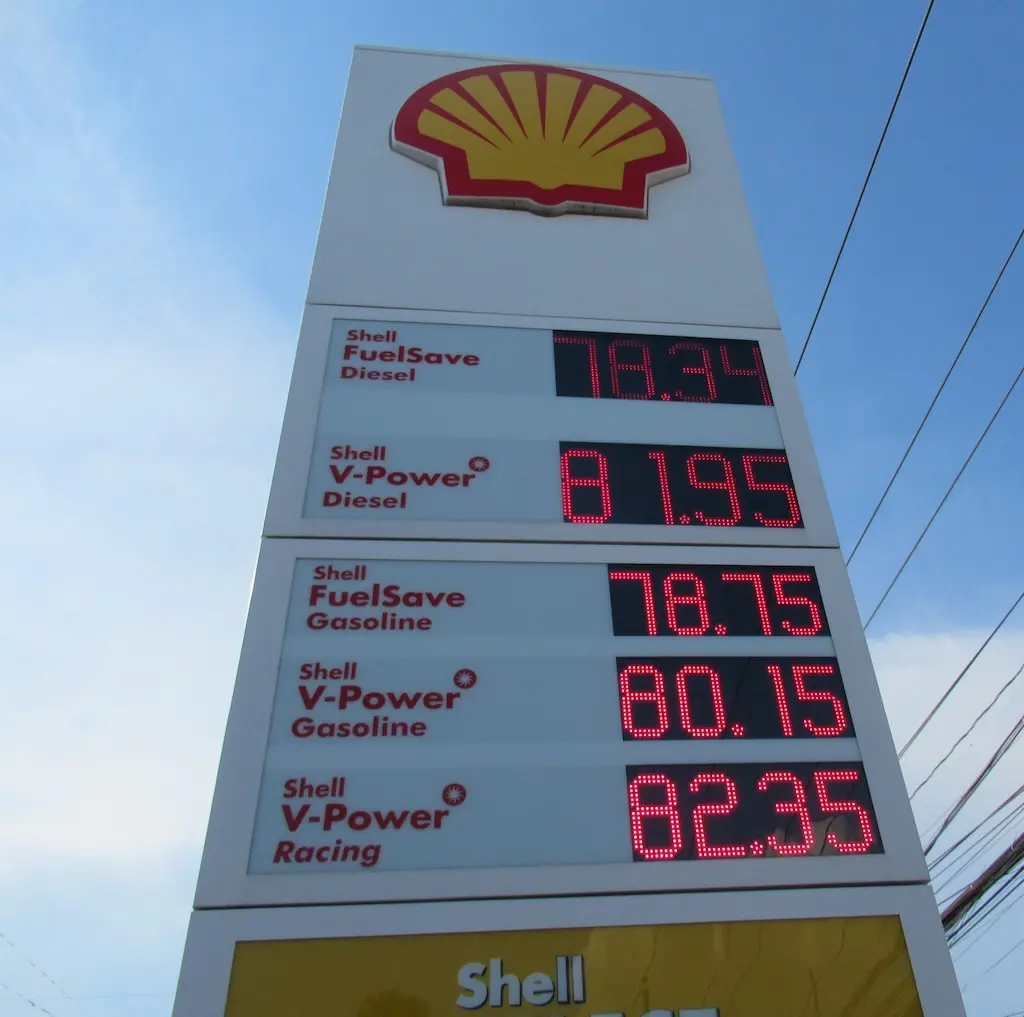 Gasoline price displays in the Philippines 02