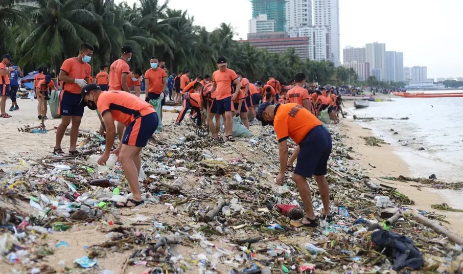 Manila Bay Dolomite Beach Saeuberungsaktionl