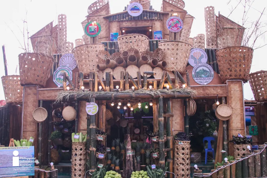 The Municipality of Nunungan won the Inter-Municipality Agri-Aqua Fair Booth Contest with a display of indigenous bamboo, woven crafts, and fresh local produce during Lanao del Norte’s 67th founding anniversary celebration. (Photo: ADD/PIA-10/Lanao del Norte) CHAMPION’S SHOWCASE-