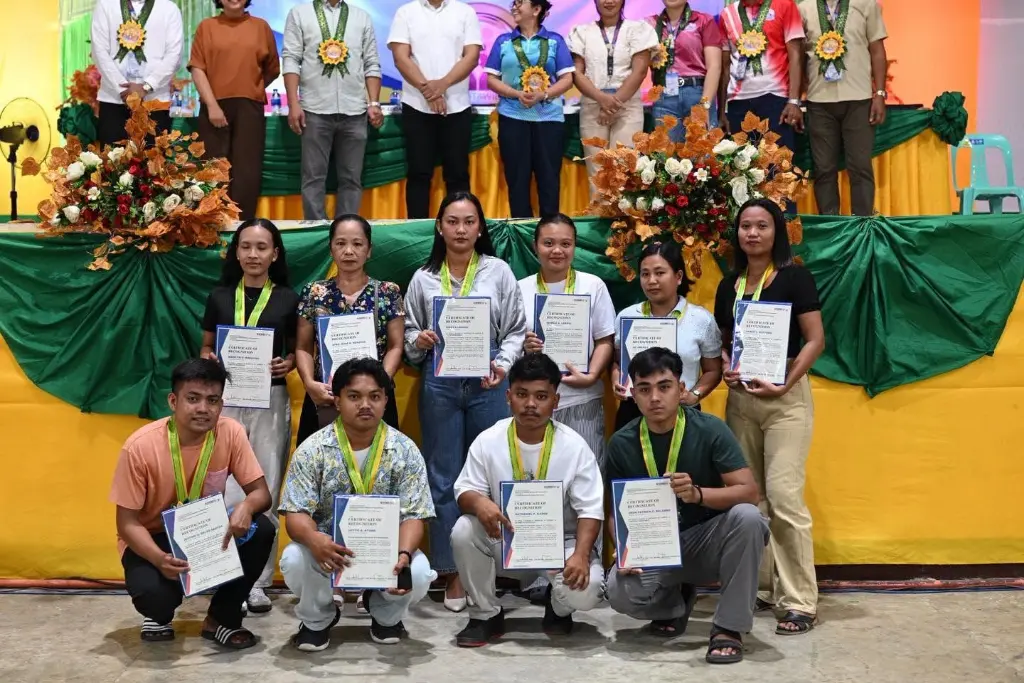 194 families exit 4Ps, 20 college graduates recognized in Isabela