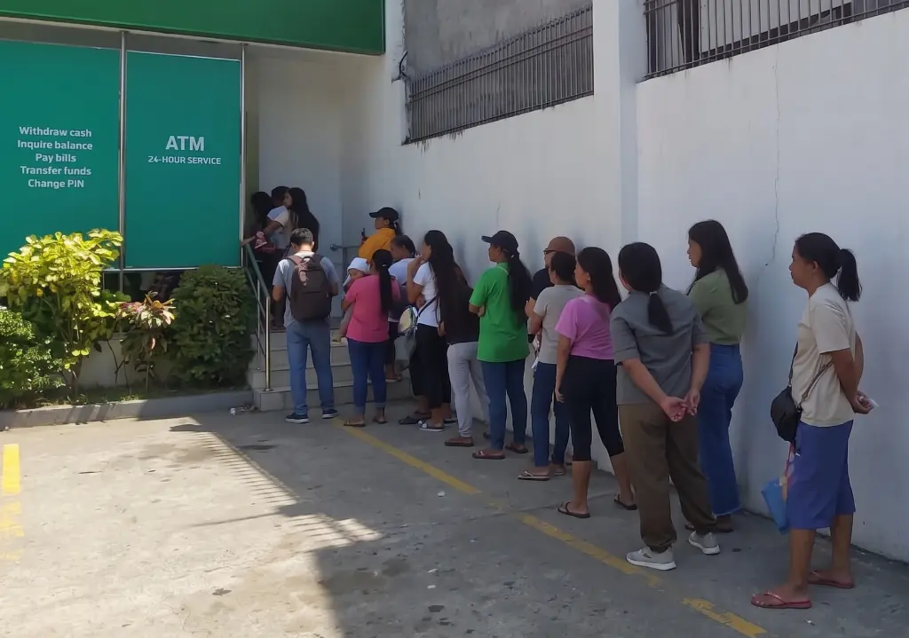 4Ps beneficiaries in Romblon grateful for ₱2,000 UPLIFT cash aid