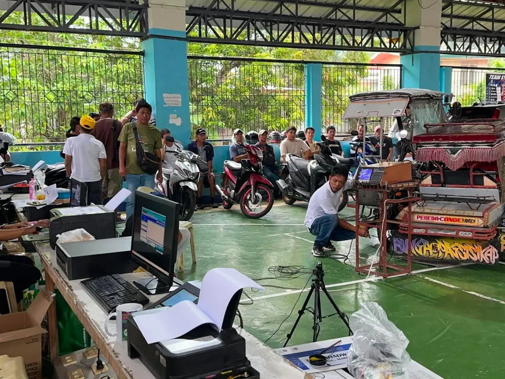 LTO registration caravan serves 320 motorists in Marinduque