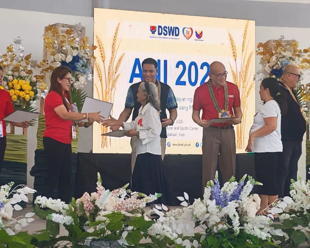 CoverPhoto_126 Iloilo town families break poverty cycle graduate from 4Ps