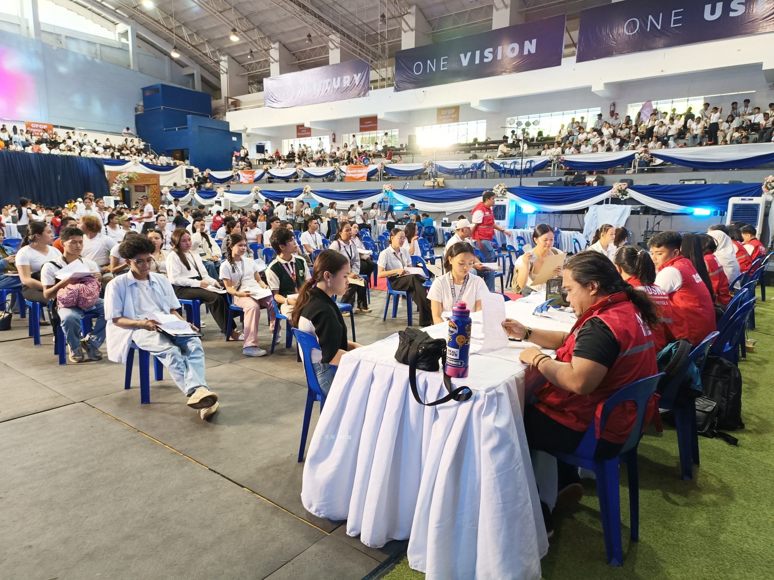 Qualified student beneficiaries from across Northern Mindanao receive initial educational assistance under the One Family, One Professional (OFOP) Program during its regional rollout at the University of Science and Technology of Southern…