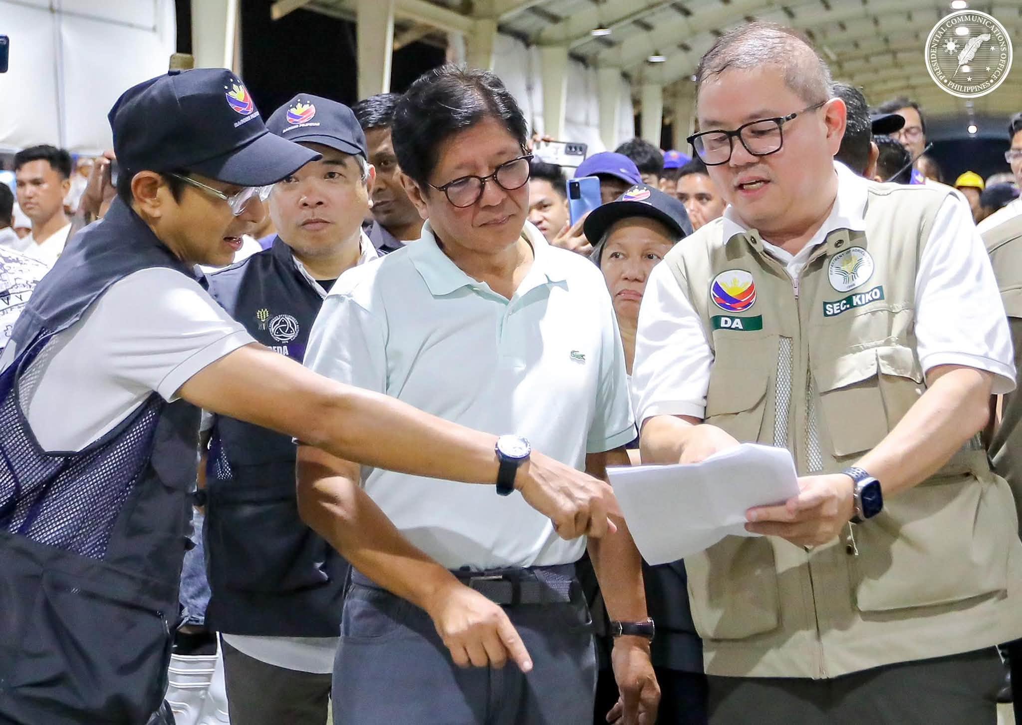 Pangulong Marcos, ininspeksyon ang patuloy na rehabilitasyon ng Navotas Fish Port Complex Pangulong Marcos, ininspeksyon ang patuloy na rehabilitasyon ng Navotas Fish Port Complex